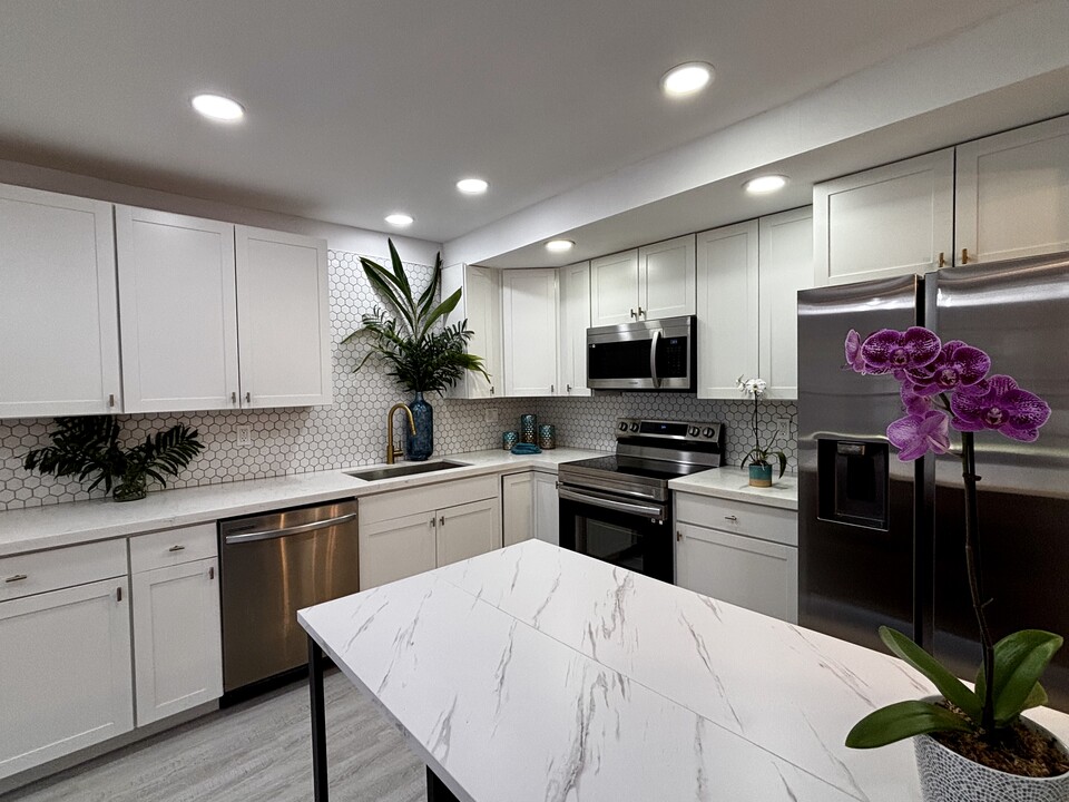 17190 SW 94th Ave, Unit 903 in Palmetto Bay, FL - Foto de edificio