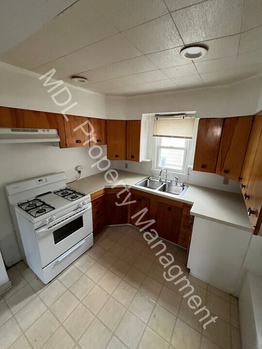 206 Harold St in Midland, MI - Foto de edificio