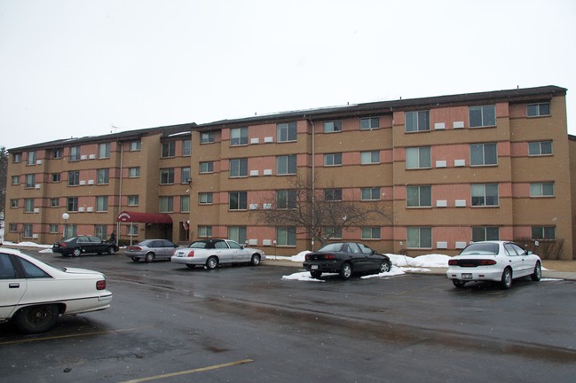 Ridgewood Apartments in Milwaukee, WI - Foto de edificio - Building Photo