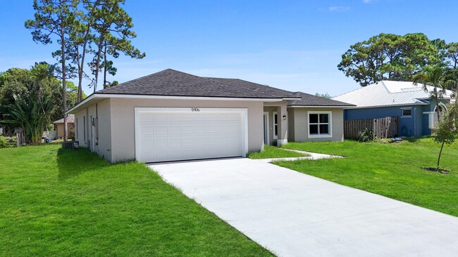 5906 Hickory Dr in Fort Pierce, FL - Building Photo - Building Photo