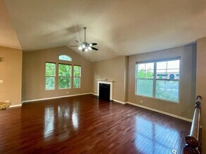526 Grosvenor Ln in Aurora, IL - Building Photo - Building Photo