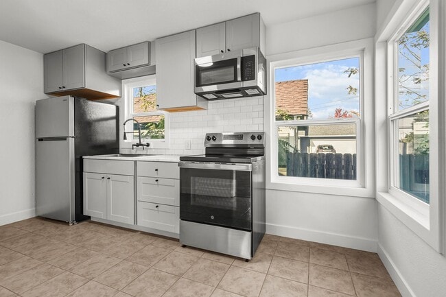 property at 1623 Magnolia Ave