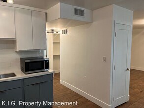 8517 Cedros Ave in Los Angeles, CA - Building Photo - Building Photo