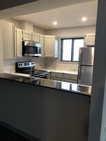 2049 Parkside Dr in St. Paul, MN - Building Photo