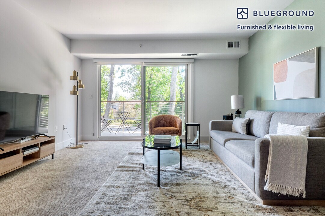 350 Sharon Park Dr in Menlo Park, CA - Building Photo