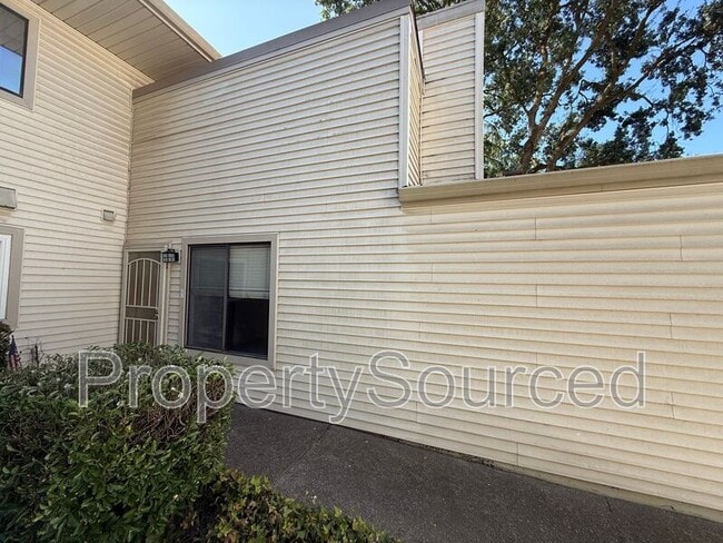 700 McCoy Ct in Lodi, CA - Foto de edificio - Building Photo