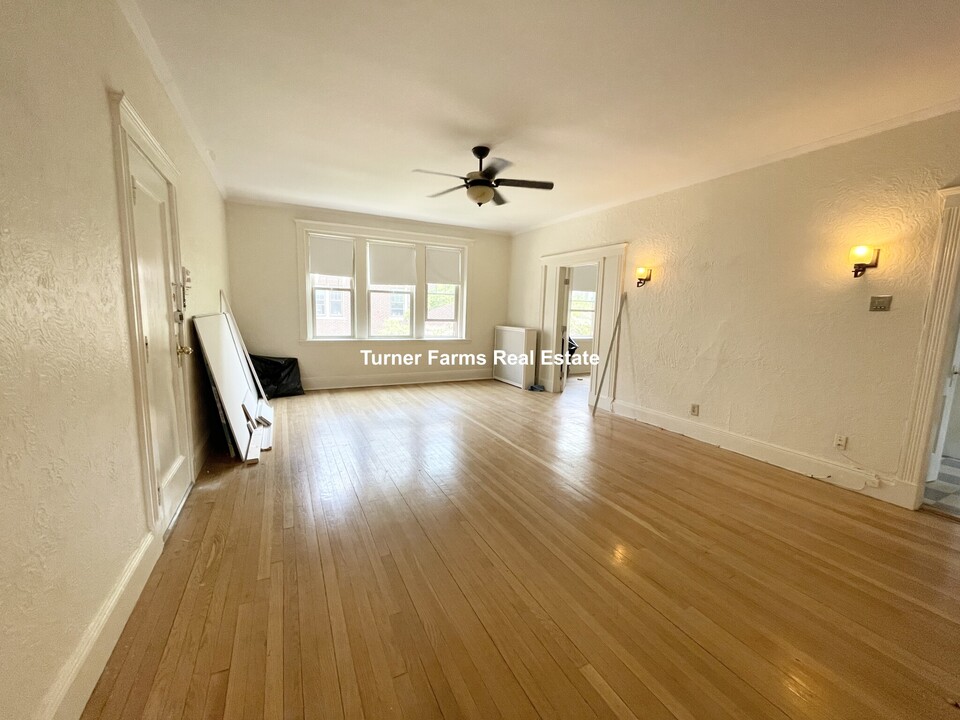 14 Alton Pl, Unit 3 in Brookline, MA - Building Photo