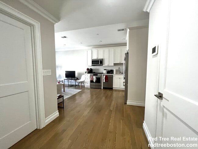 14 Mount Hood Rd, Unit 3 in Boston, MA - Foto de edificio - Building Photo