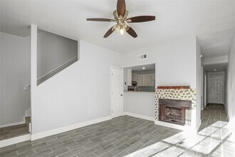 8703 Victorian Village Dr in Houston, TX - Building Photo - Building Photo