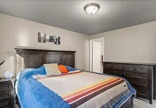 6102 Crown Crest Ave in Yakima, WA - Building Photo - Building Photo