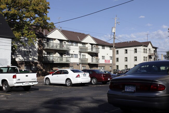 Metro View Apartments in St. Cloud, MN - Foto de edificio - Building Photo