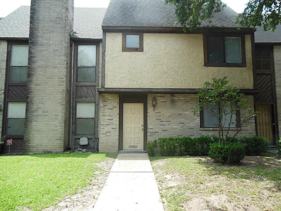 15621 Weldon Dr in Houston, TX - Foto de edificio