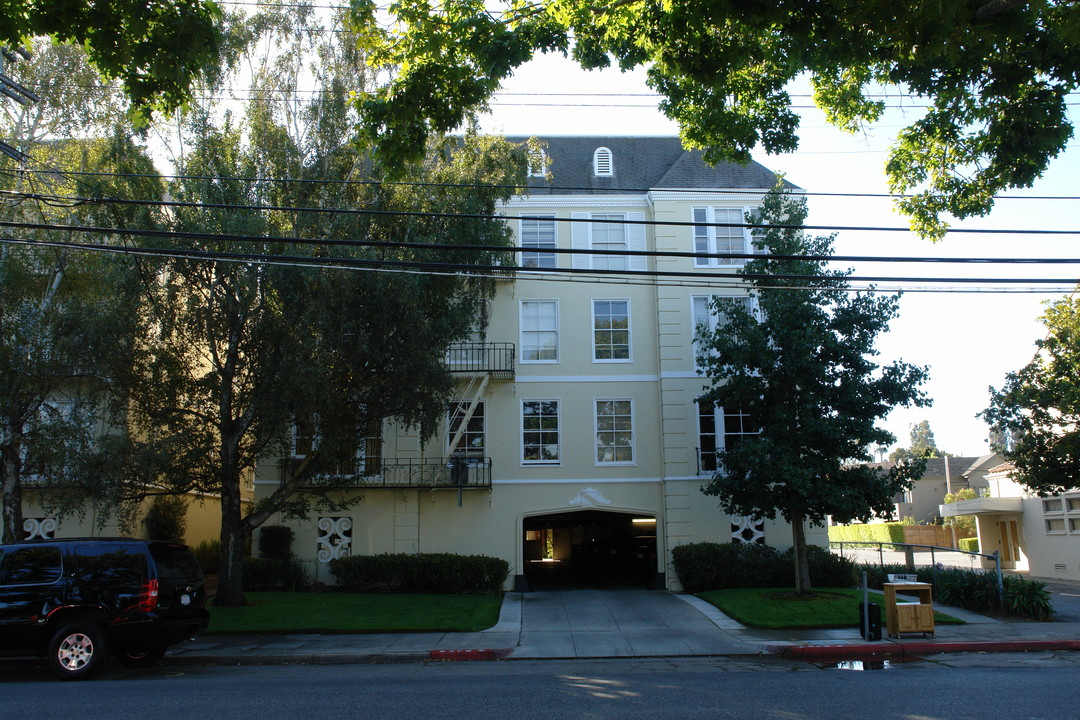 Florigrove Apartments in Burlingame, CA - Building Photo