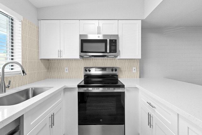 Echelon Apartments in Phoenix, AZ - Foto de edificio - Building Photo