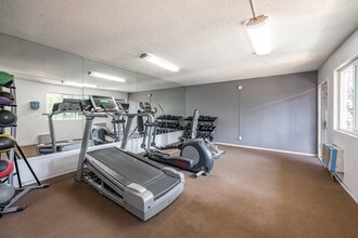 Oasis Apartments in West Covina, CA - Foto de edificio - Interior Photo