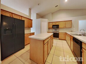 910 Albertville Ct in Kissimmee, FL - Foto de edificio - Building Photo