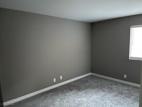 5160 Indian River Dr in Las Vegas, NV - Building Photo - Building Photo