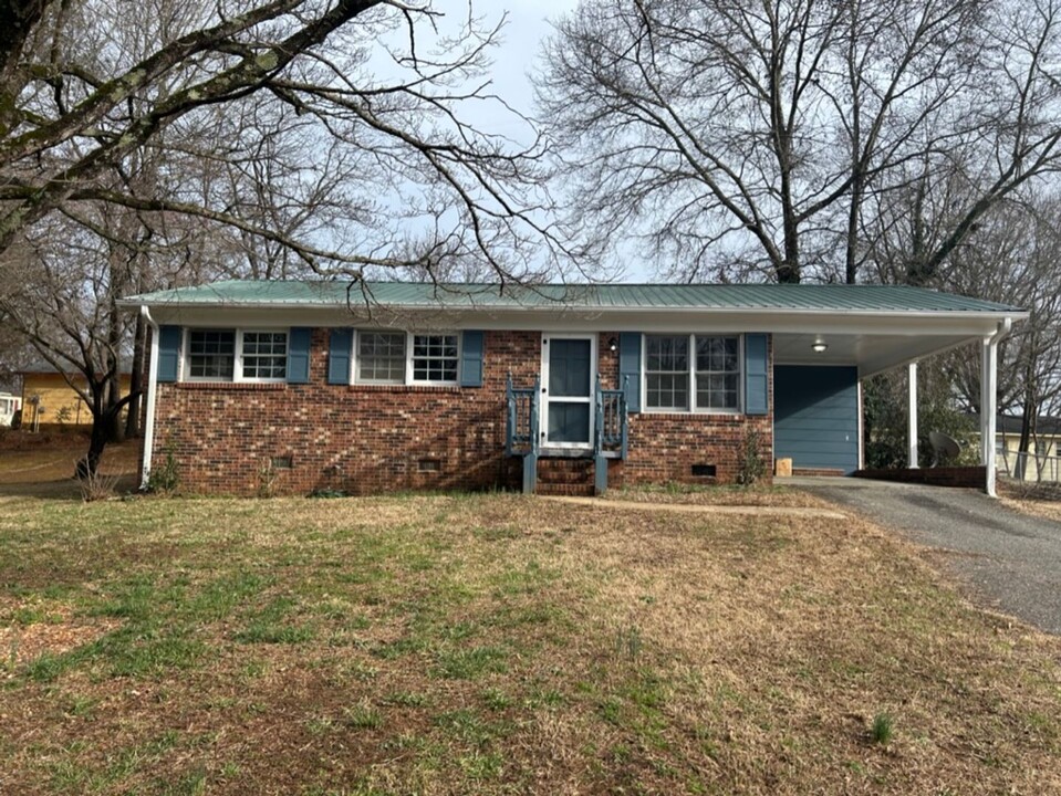 108 Delaware Ct in Gaffney, SC - Building Photo