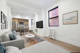 138 E 38th St, Unit D8 in New York, NY - Foto de edificio - Building Photo