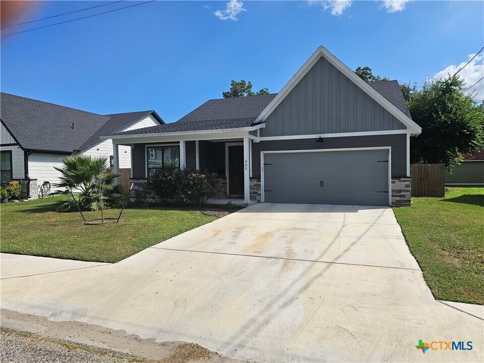 505 E Convent St in Victoria, TX - Building Photo