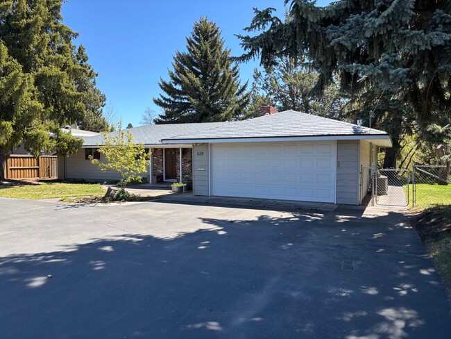 property at 628 NW Harmon Blvd