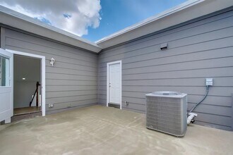 5528 Larkin St in Houston, TX - Building Photo - Building Photo