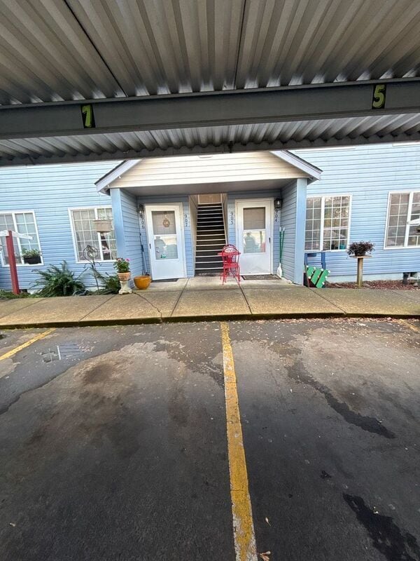 907 Bryan Ct in Silverton, OR - Building Photo - Building Photo