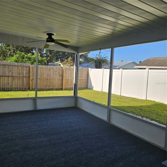 6008 Firefly Ln in Apollo Beach, FL - Building Photo - Building Photo