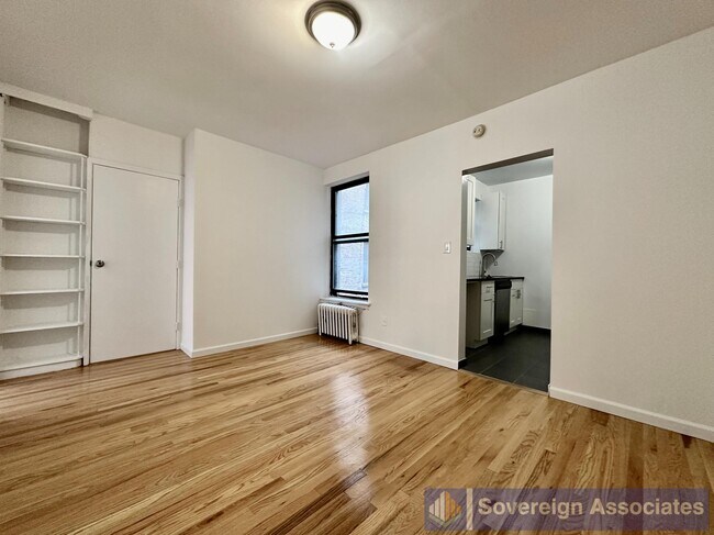 401 E 68th St in New York, NY - Building Photo - Building Photo