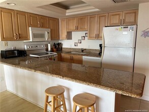 429 NE Tradewind Ln in Stuart, FL - Foto de edificio - Building Photo