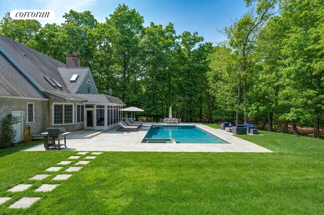 41 Rawson Rd in Sag Harbor, NY - Building Photo - Building Photo