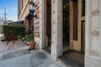1850 E Industrial St, Unit 706 in Los Angeles, CA - Building Photo - Building Photo