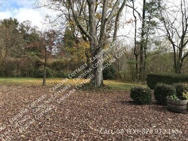 558 Westbrook Rd in Hendersonville, NC - Building Photo