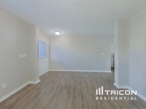 7027 Palatine Ln in Charlotte, NC - Building Photo - Building Photo
