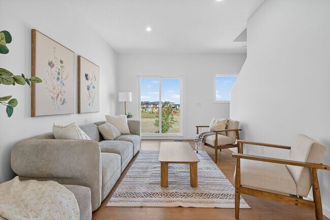 7037 Fane Rd in Edmonton, AB - Building Photo - Building Photo