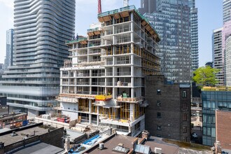 10 Wellesley St W in Toronto, ON - Building Photo - Building Photo