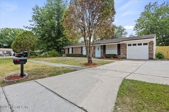 2650 Debbie Ct in Jacksonville, FL - Building Photo - Building Photo