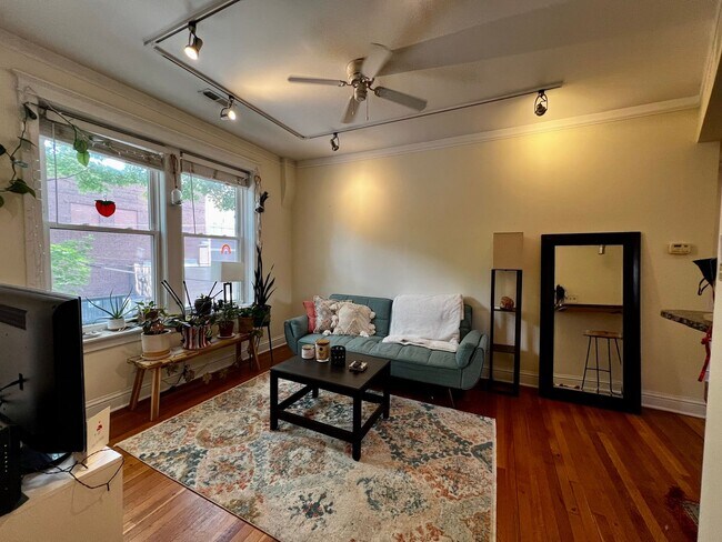 property at 2315 W Eastwood Ave