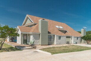 200 Butler Ranch Rd, Unit Apt 2C in Dripping Springs, TX - Building Photo