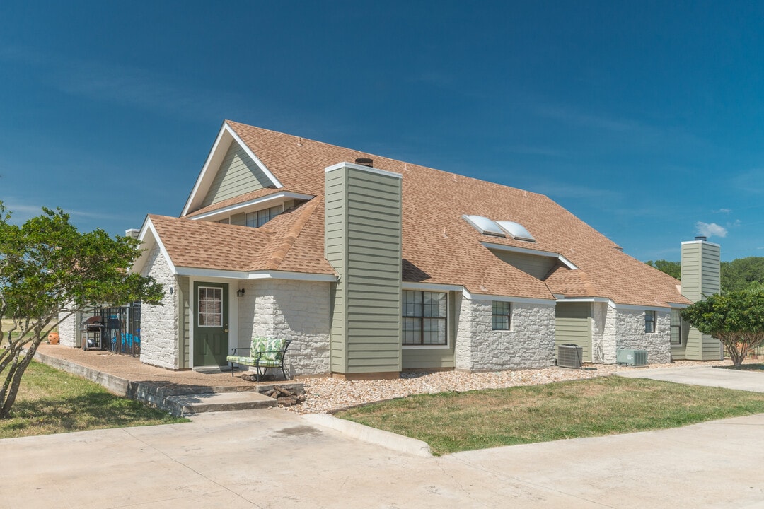 200 Butler Ranch Rd, Unit Apt 2C in Dripping Springs, TX - Building Photo
