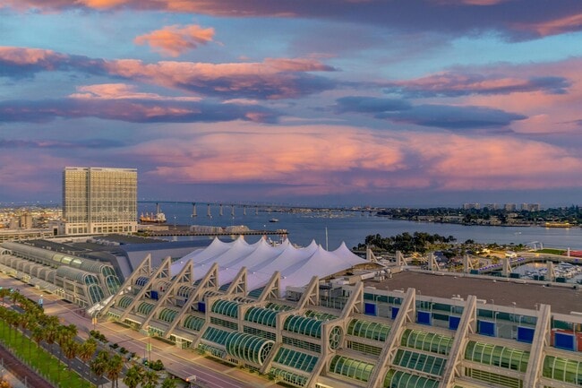 100 W Harbor Dr in San Diego, CA - Building Photo - Building Photo