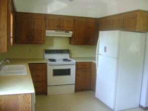 2233 5th Ave, NE, Unit 2, Upstairs in Anoka, MN - Foto de edificio - Building Photo