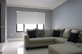 10384 NW 128th Terrace in Hialeah Gardens, FL - Foto de edificio - Building Photo