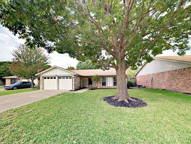 6625 Fair Oaks Dr in Watauga, TX - Building Photo - Building Photo