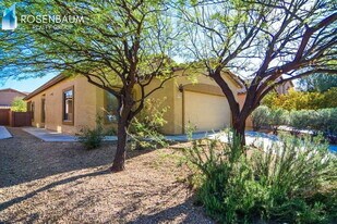 7570 E Majestic Palm Ln in Tucson, AZ - Building Photo