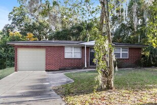 908 Deerwood Cir S in Jacksonville, FL - Building Photo