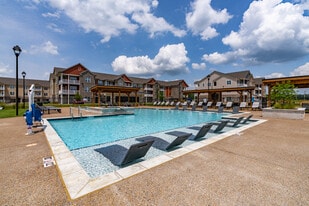 Grays Creek Apartments in Cordova, TN - Building Photo