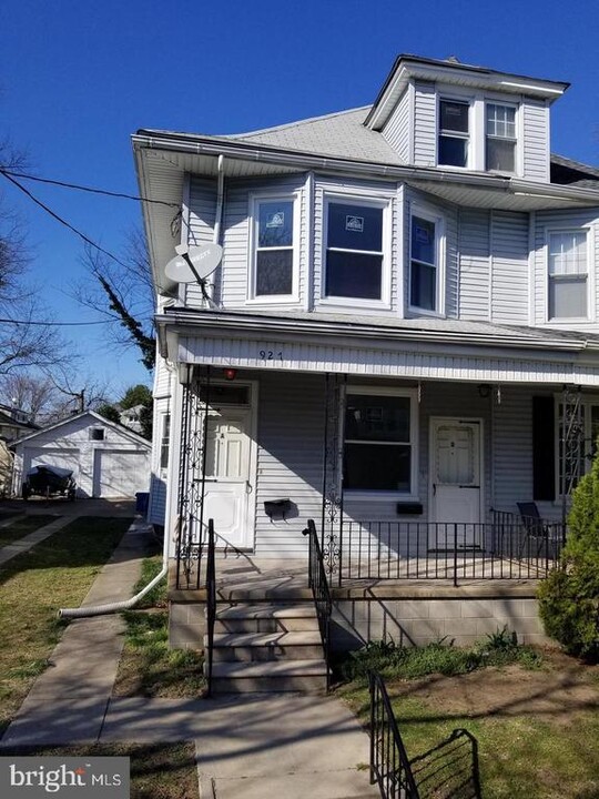 927 Gaunt St in Gloucester City, NJ - Building Photo