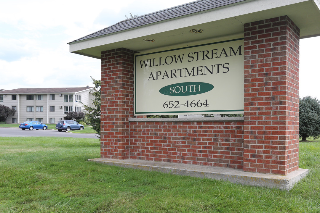 Willow Stream Apartments South Photo