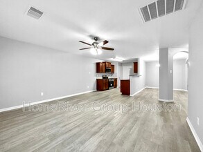 503 Pedroso Dr in Crosby, TX - Foto de edificio - Building Photo